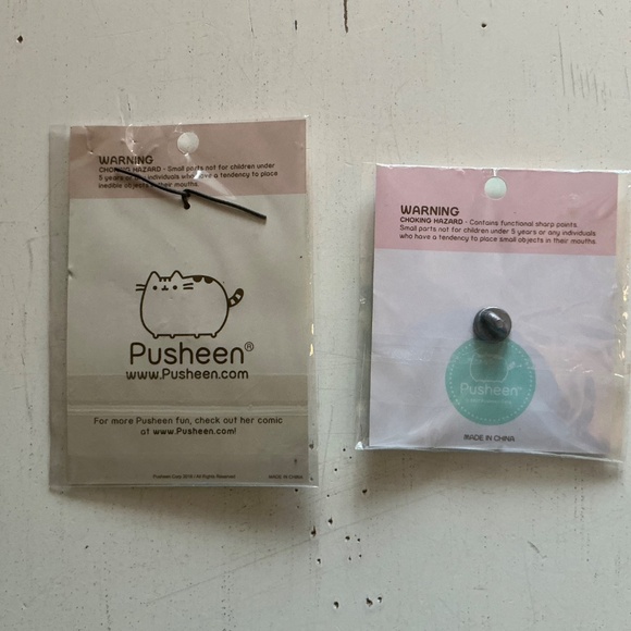 New in Package PUSHEEN Coffee pin from 2017 + Key Chain from 2016 - Picture 2 of 6